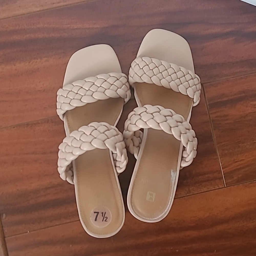7.5 Nude low pump threaded heels